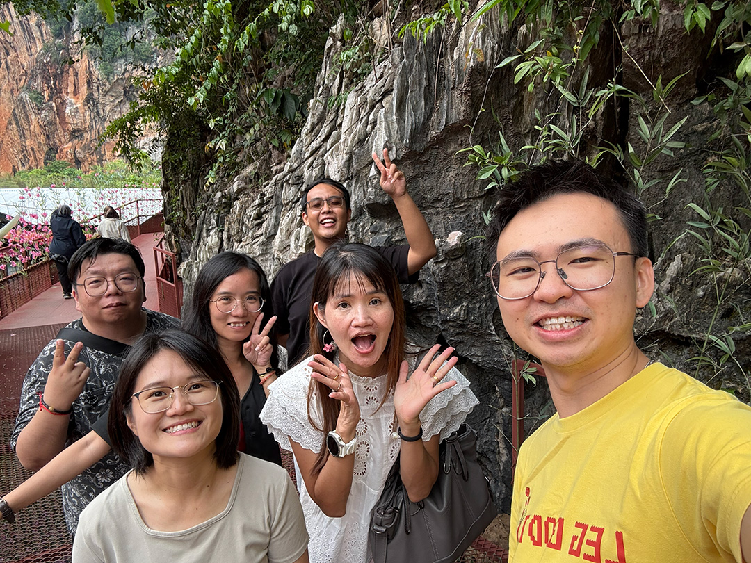 Chee Kang, Chin En, Hooi Peng, Bryant, Ewen and Steven at Tasik Cermin